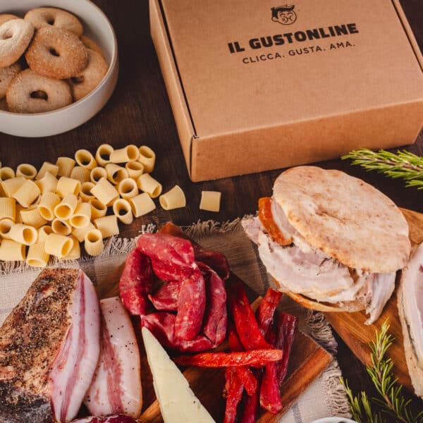 Box prodotti tipici romani | Benvenuto ai Castelli Romani, box degustazione romana per 4–5 persone con Porchetta di Ariccia IGP, salumi, Pucce Romane e prodotti tipici del Lazio | Il Gustonline